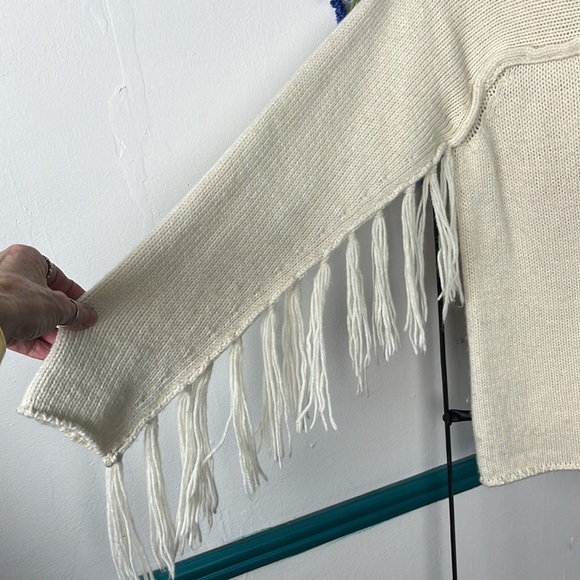Off white sweater with fringe on sleeves sz small - Picture 4 of 7